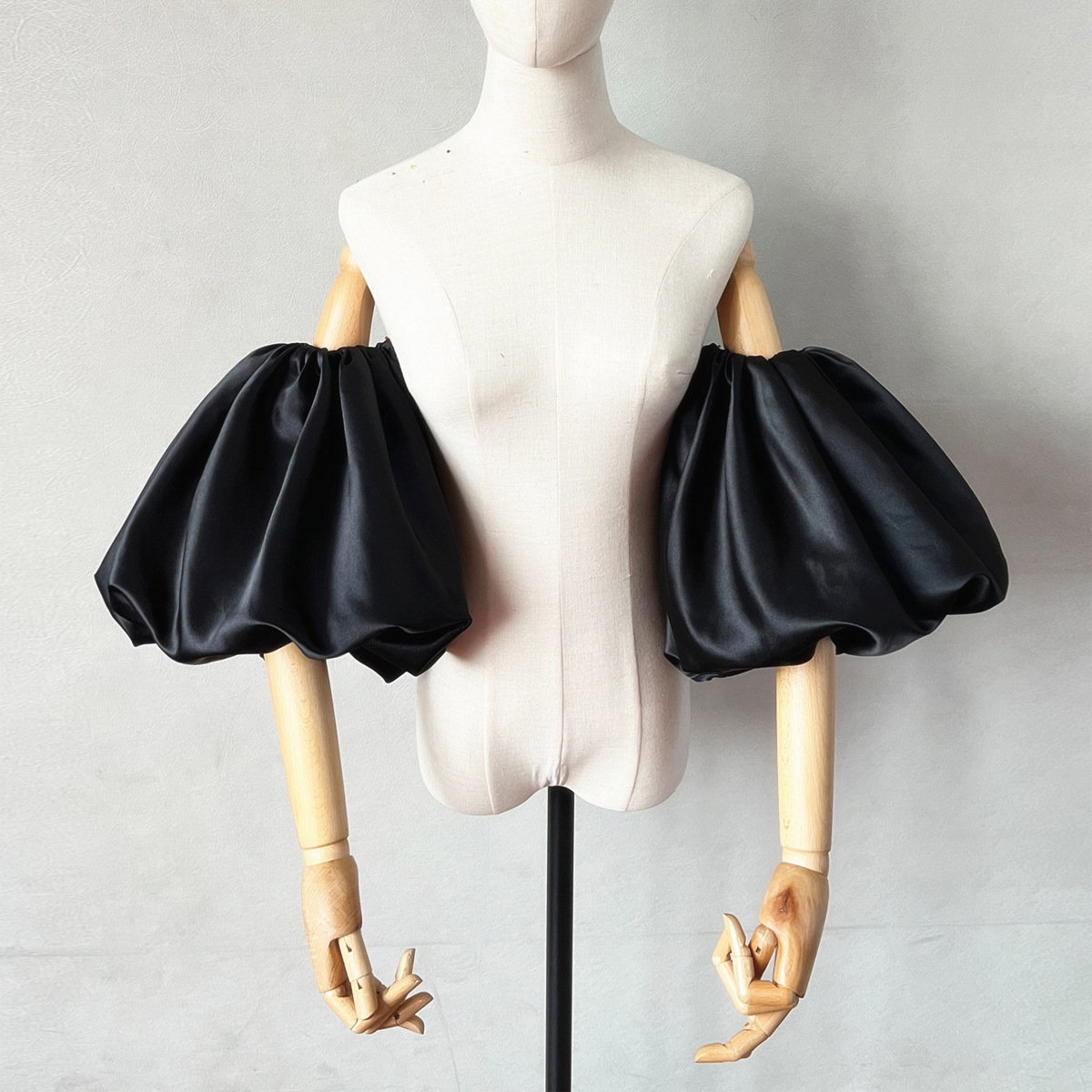 Women's Elegant Designer Puff  - Vintage Fashion Photography 评论和价格