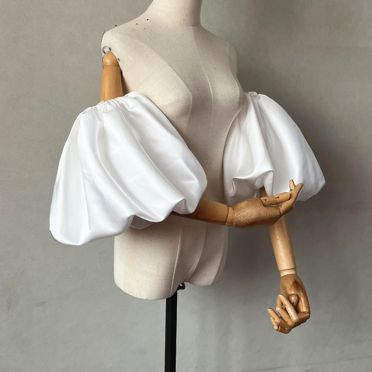 Women's Elegant Designer Puff  - Vintage Fashion Photography 评论和价格