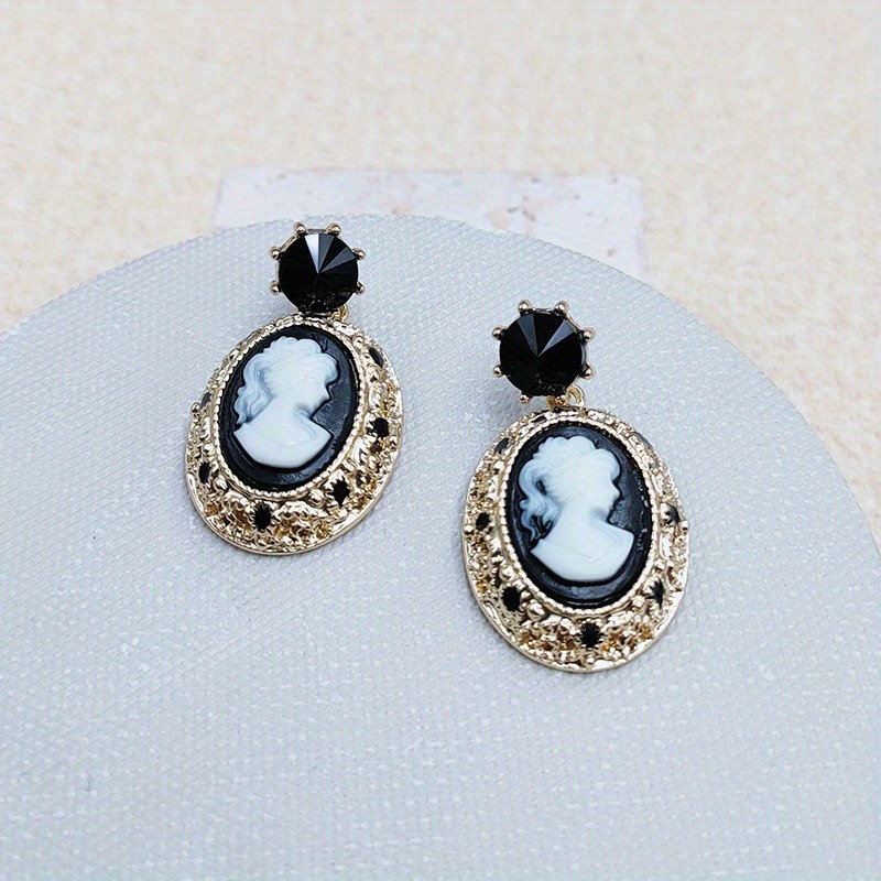Vintage Lady Queen Relief Oval - Vintage Fashion Queen 评论和价格