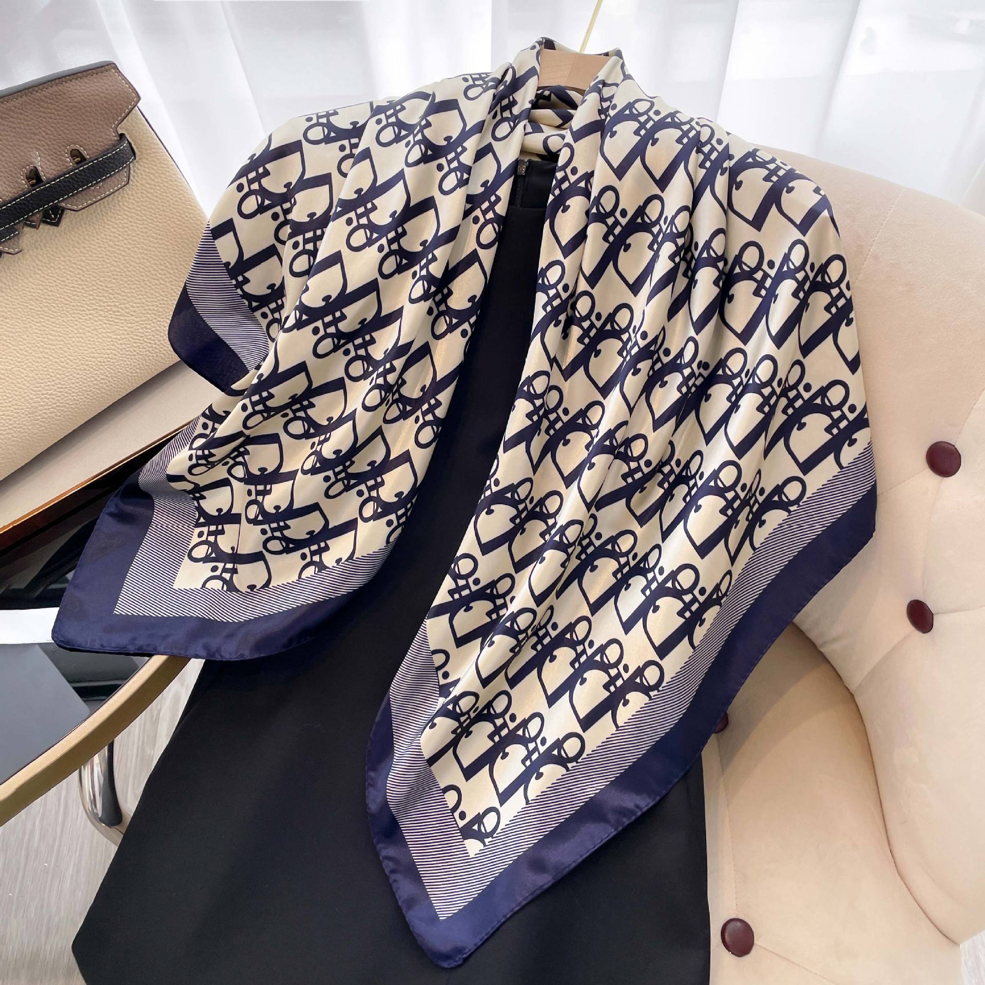 1 Pcs 90cm Ladies' Silk Scarf  - Vintage Fashion Hijab 评论和价格